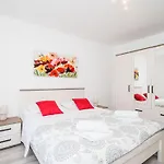 Apartment Cvjetkovi - Two Bedroom Apartment With Terrace And Sea View