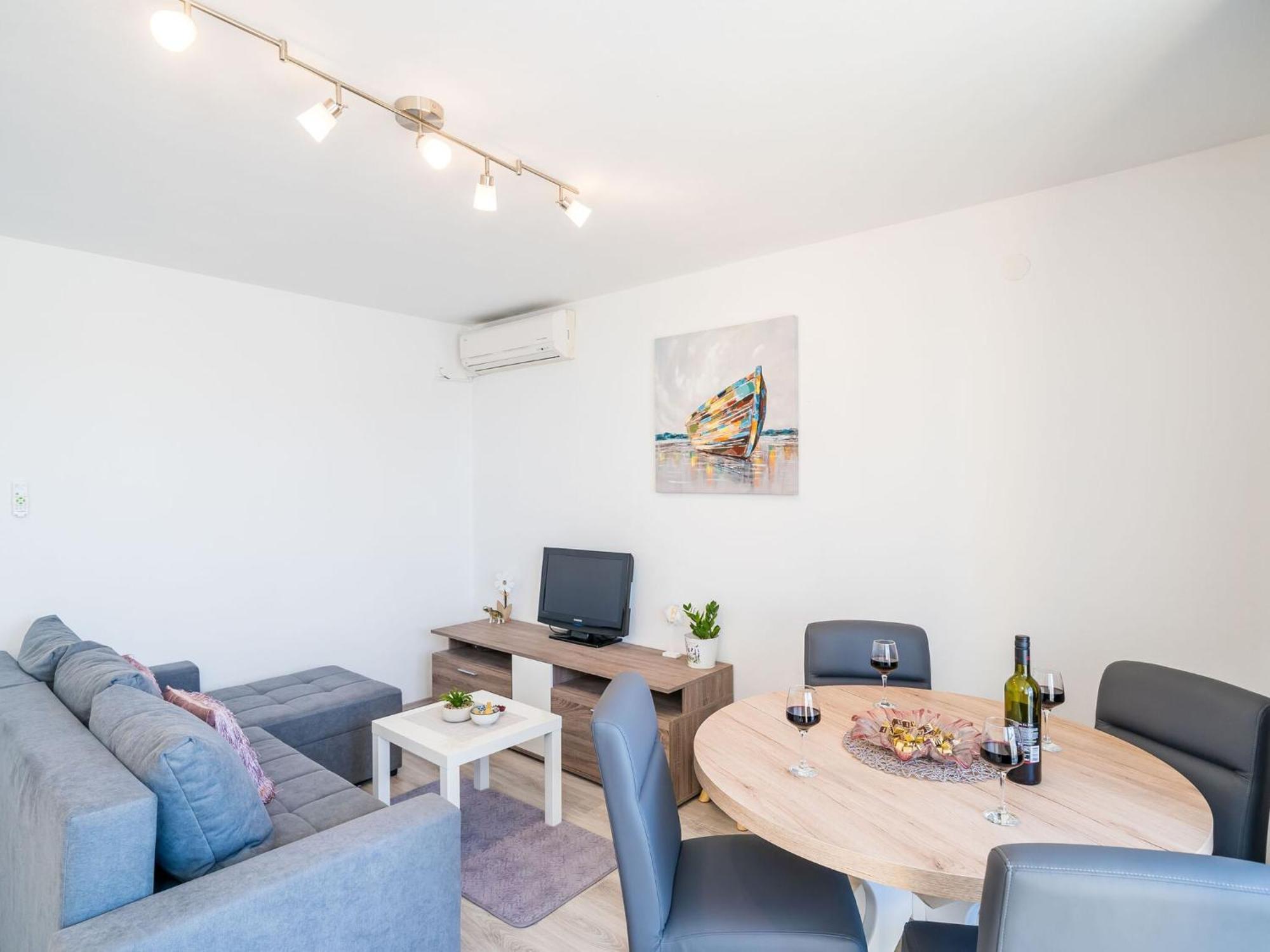 Cvjetkovi - Two Bedroom With Terrace And Sea View