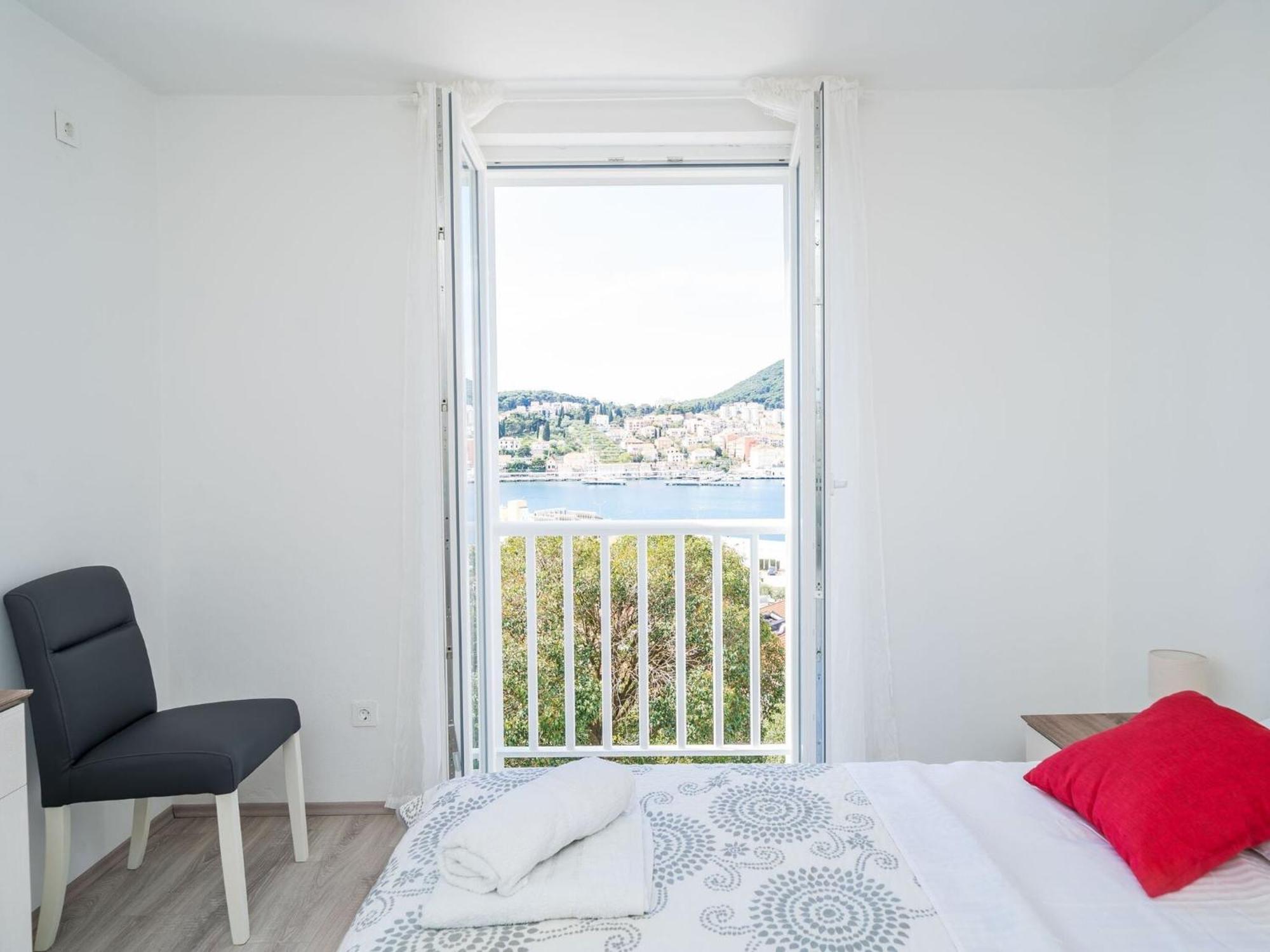 Cvjetkovi - Two Bedroom With Terrace And Sea View Apartment *